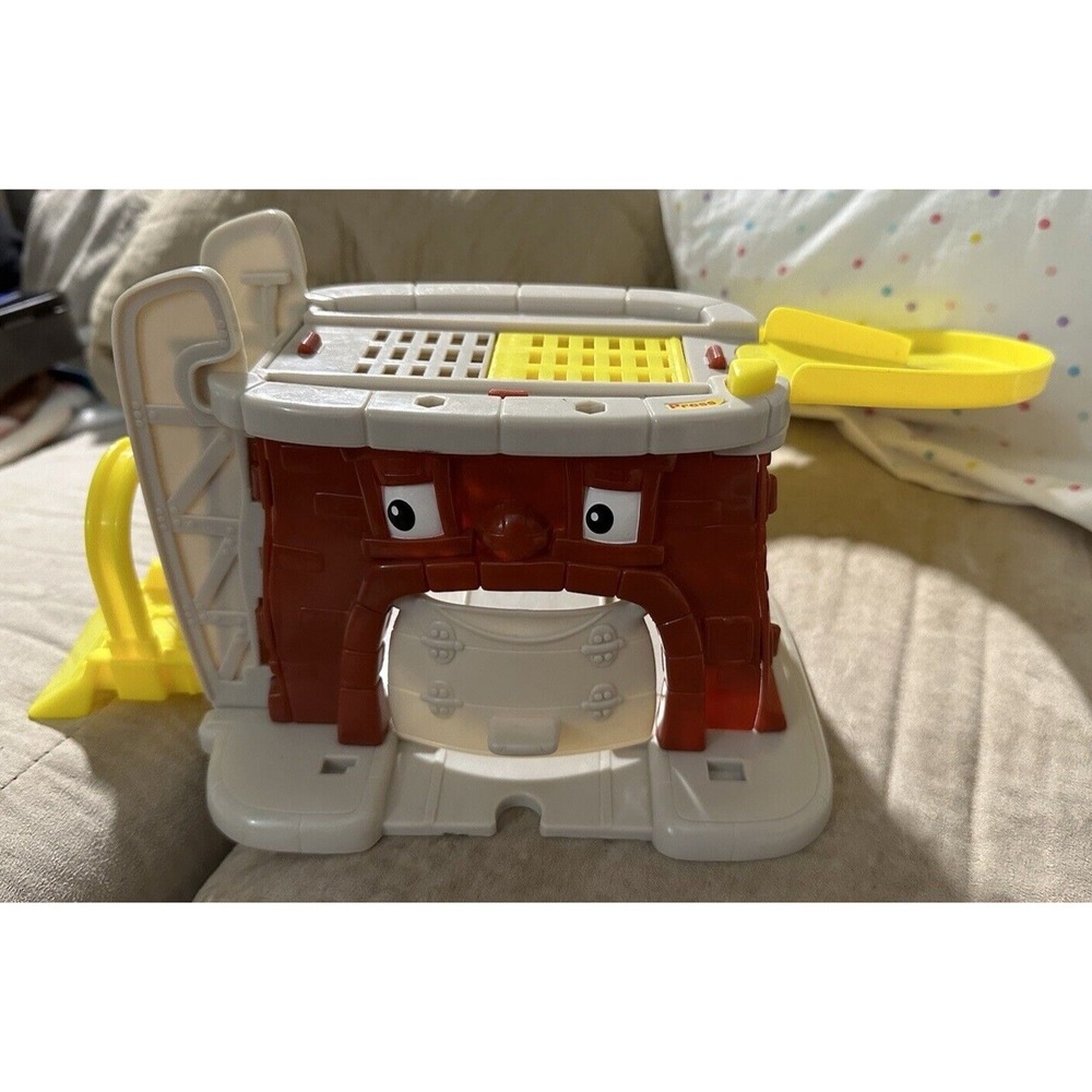Vintage 2002 Tonka Town Fire Station- READ